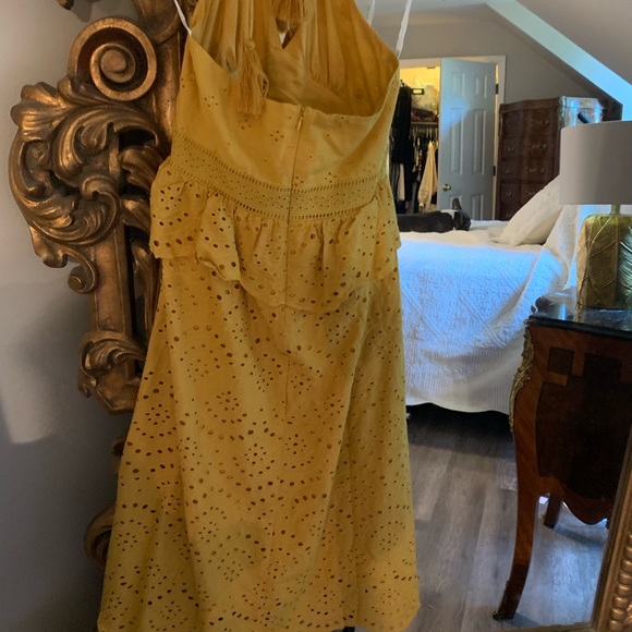 Adorable eyelet dress - Picture 3 of 7